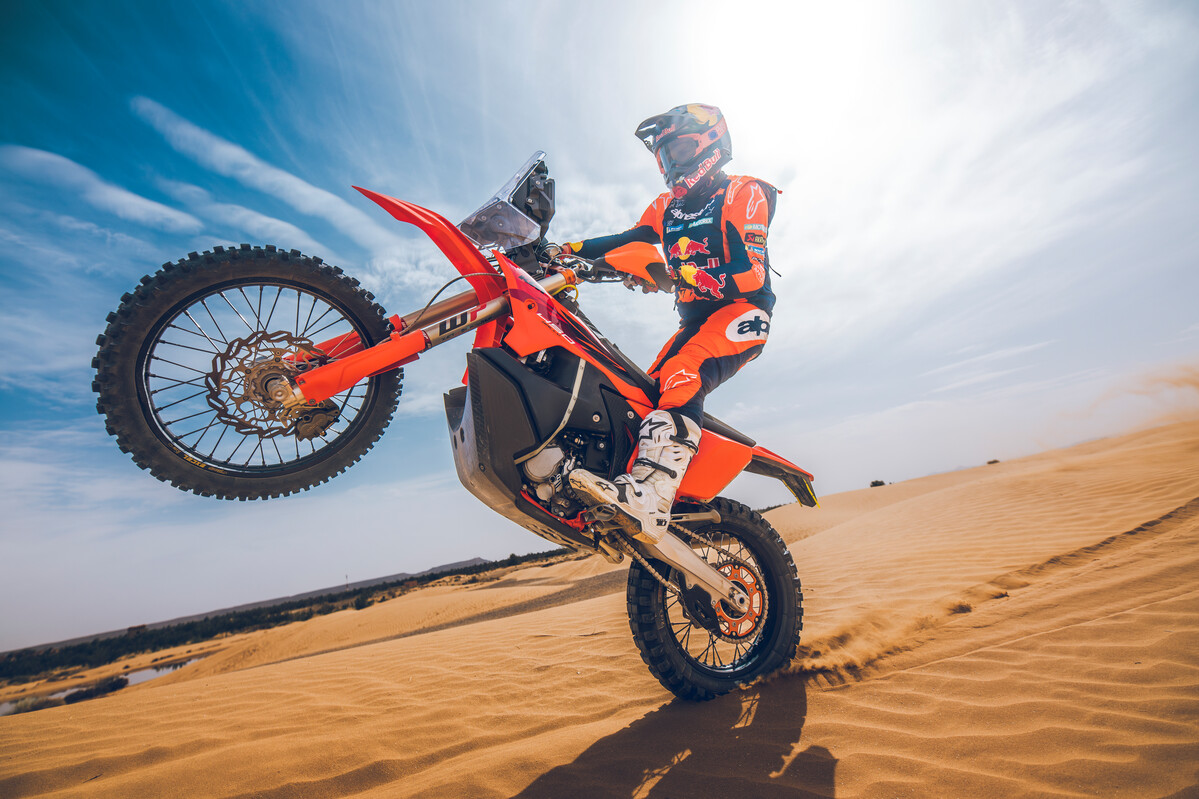 741592_MY27_KTM 450 RALLY REPLICA_ACTION_DANIEL SANDERS_ACTION_DANIEL SANDERS
