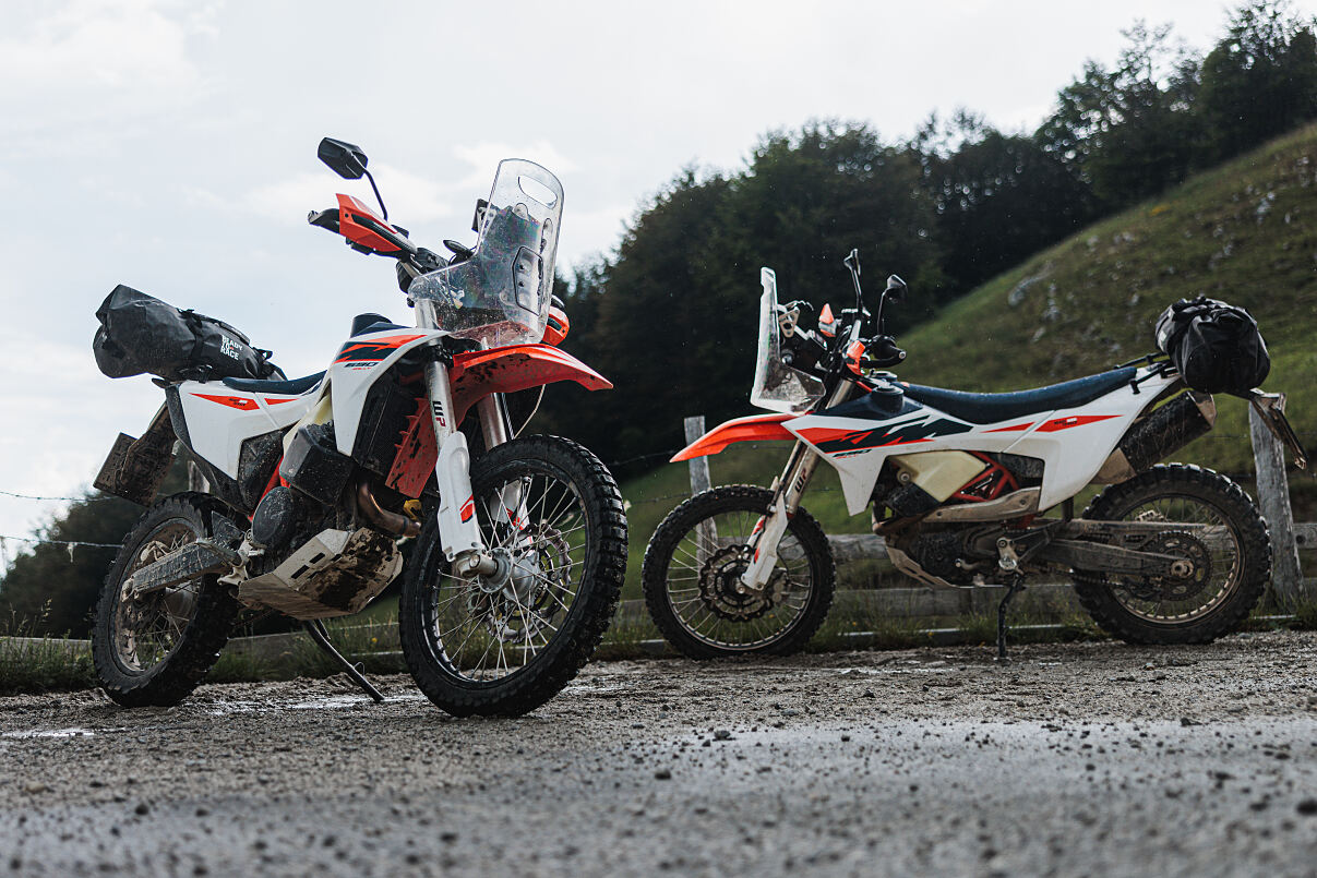 762874_MY27 KTM 690 RALLY_STATIC_CAT A_STATIC