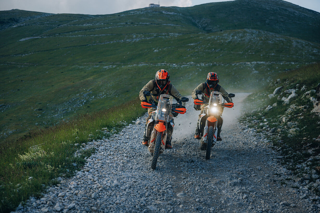 763015_MY27 KTM 690 RALLY_ACTION_CAT A