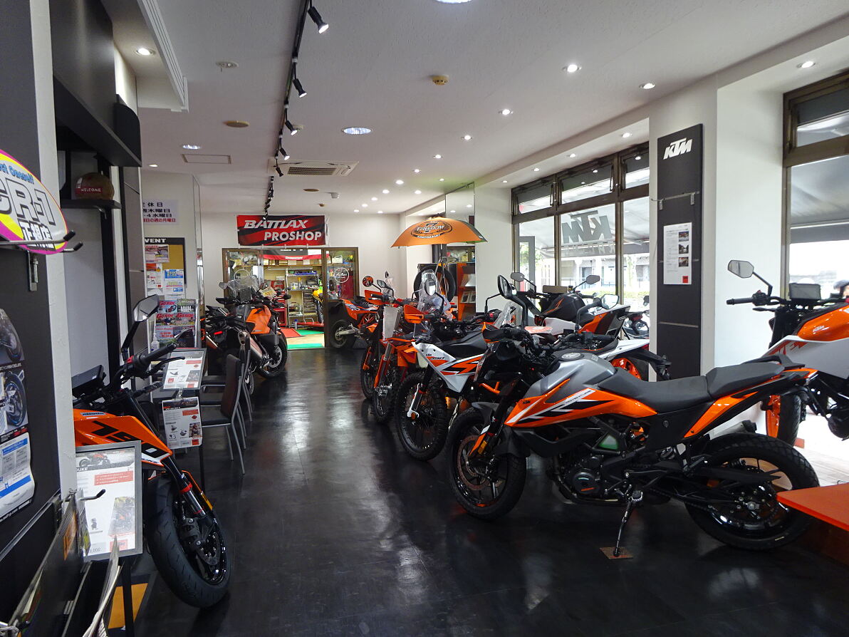 オンオフともに遊びに長ける同店は、展示車も豊富。