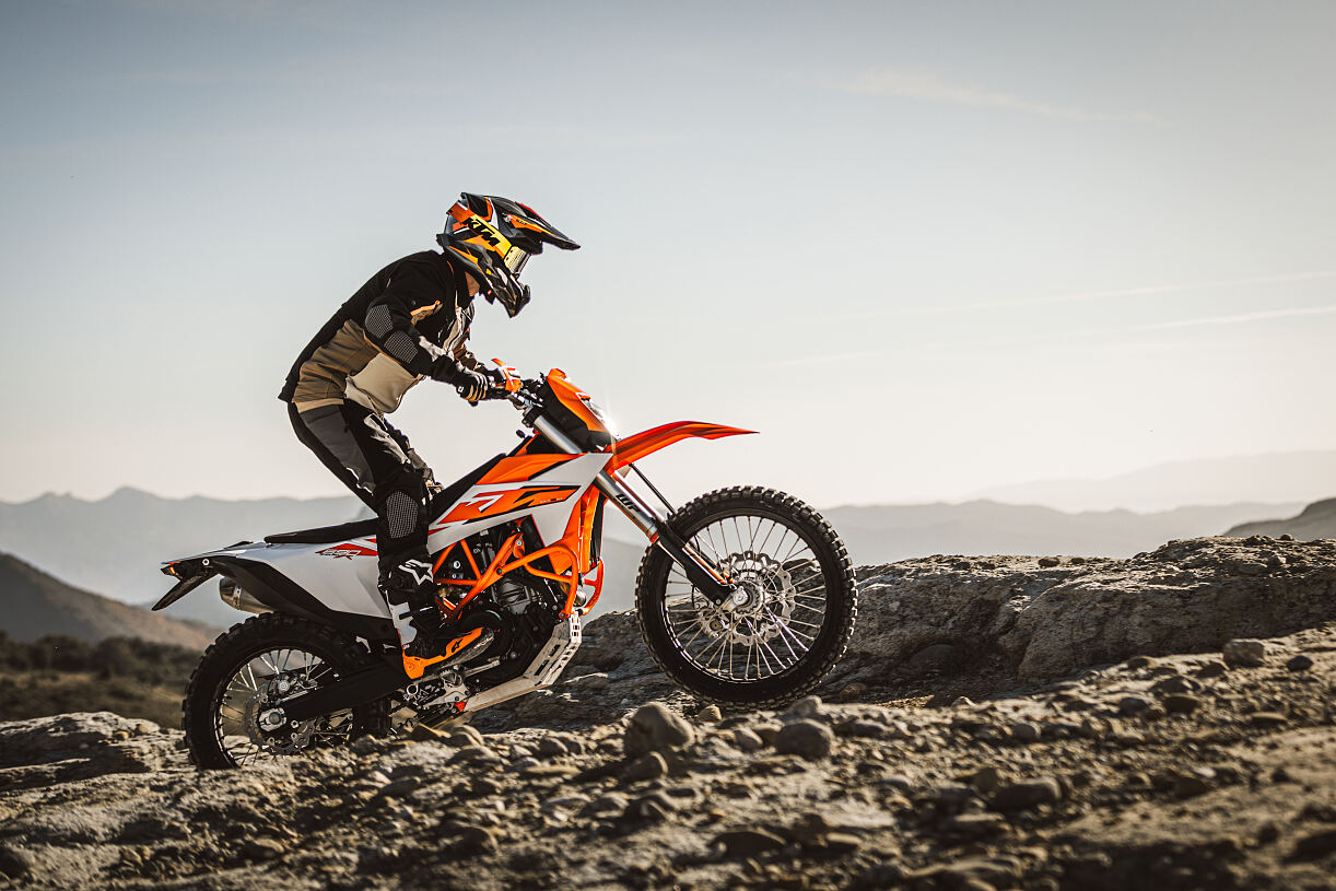 663495_MY26 KTM 690 ENDURO R -Action_EUROPE GLOBAL