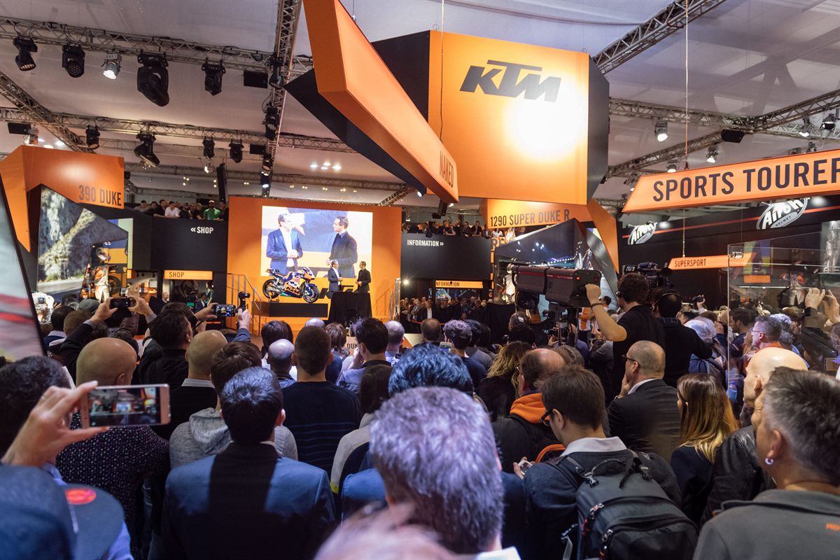 KTM Press Conference crowd