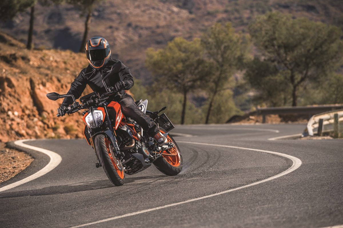 KTM 390 Duke MY17_Action