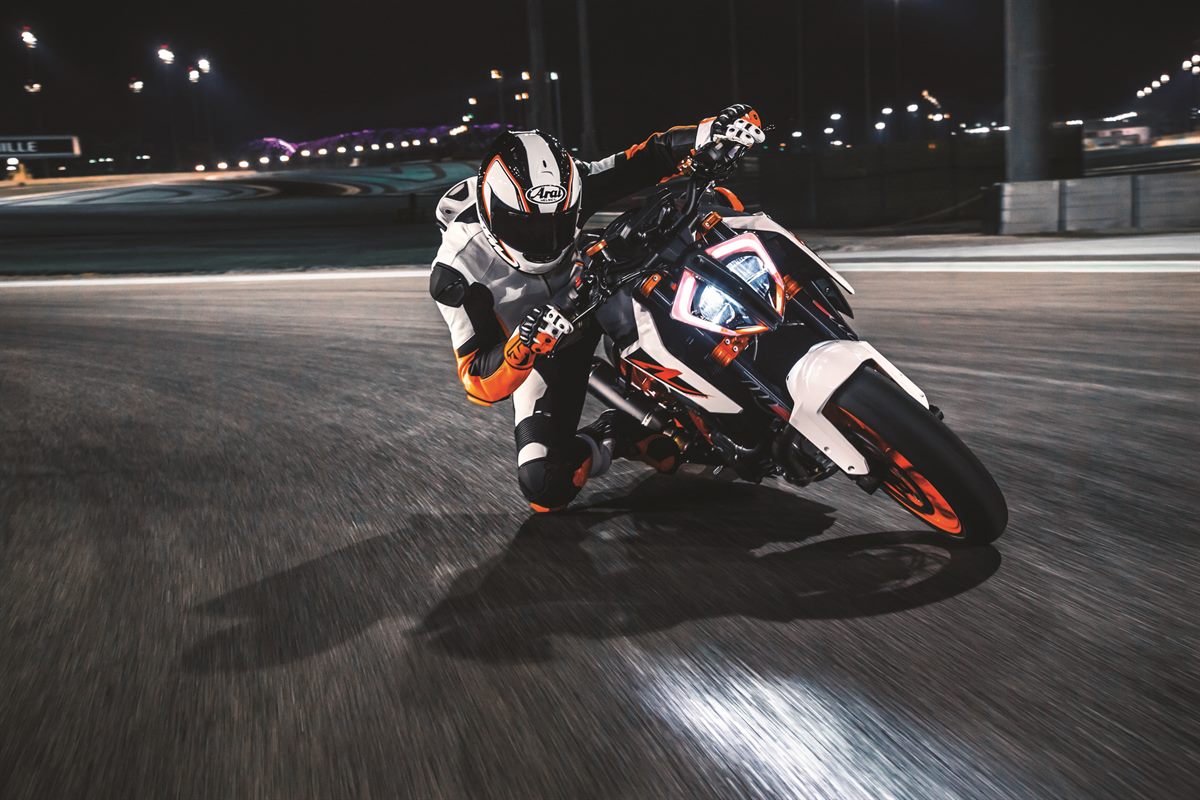 KTM 1290 SUPER DUKE R MY17_Action