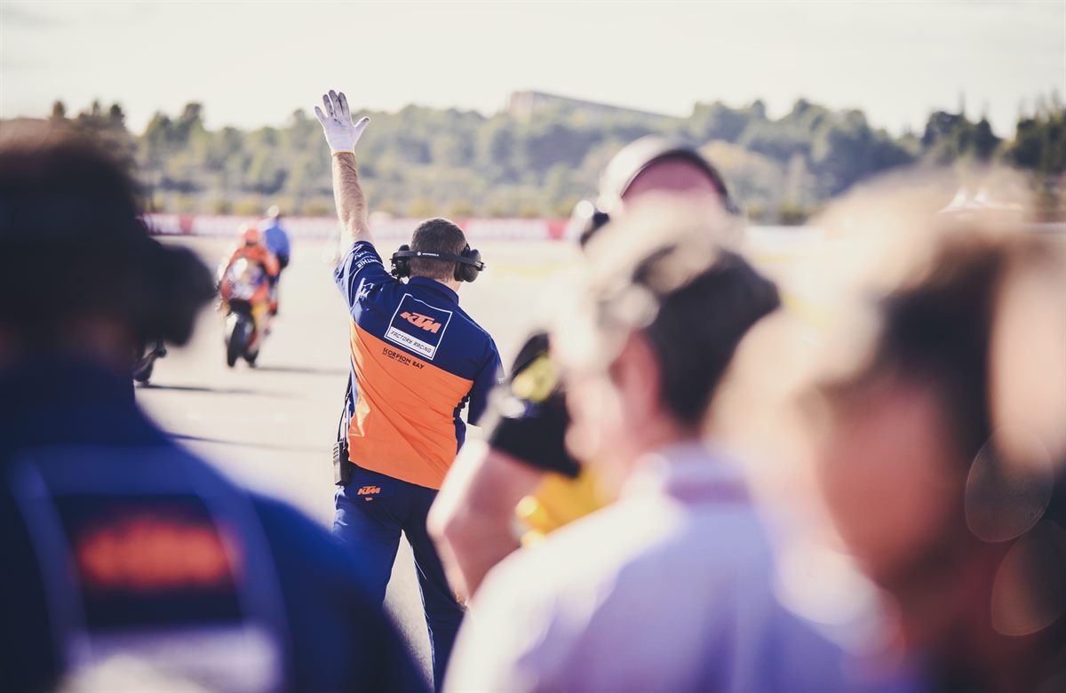 Mika Kallio & Mechanic KTM RC16 Grid Valencia 2016