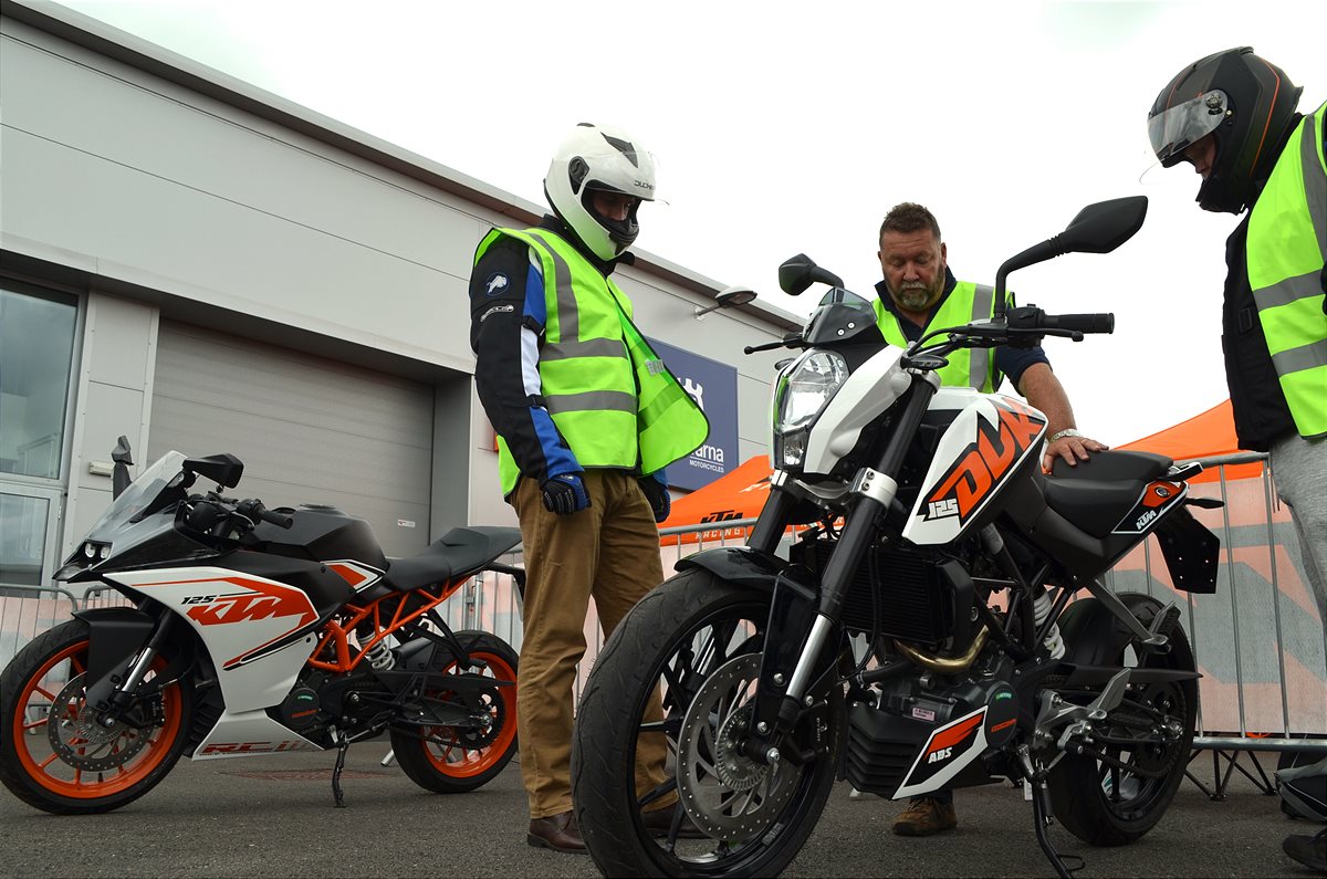 Get On RC 125 and 125 DUKE
