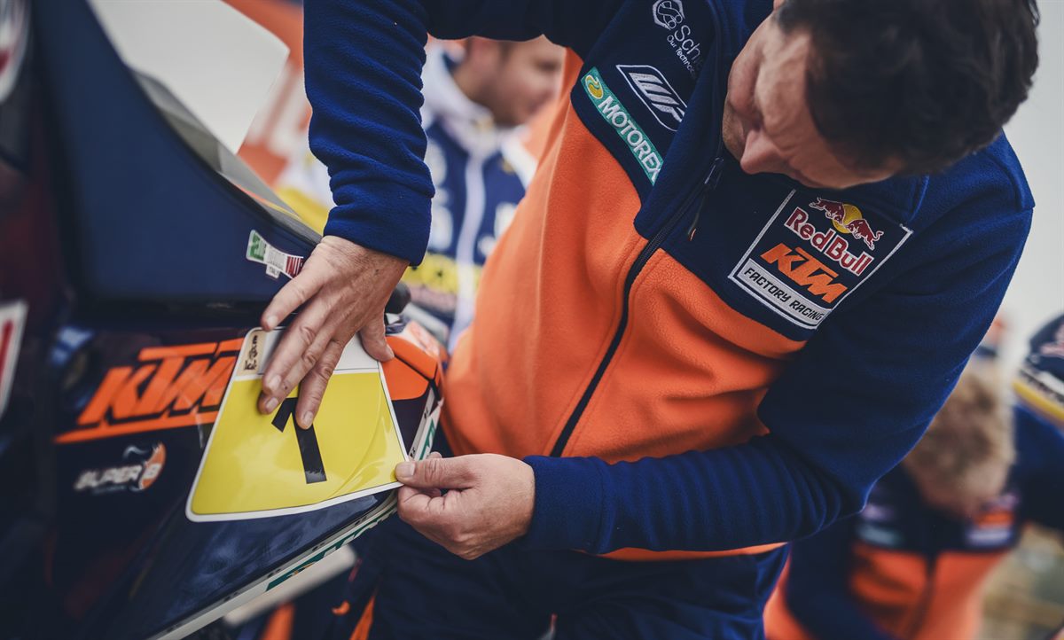 Mechanic Toby Price KTM 450 RALLY 2016