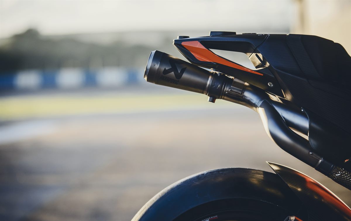 KTM RC16 Pit Lane Jerez 2016