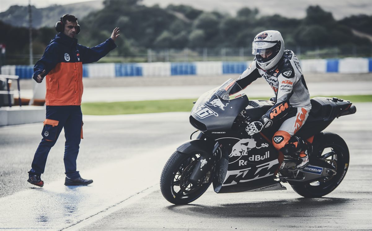 Mika Kallio & Mechanic KTM RC16 Pit Lane Jerez 2016
