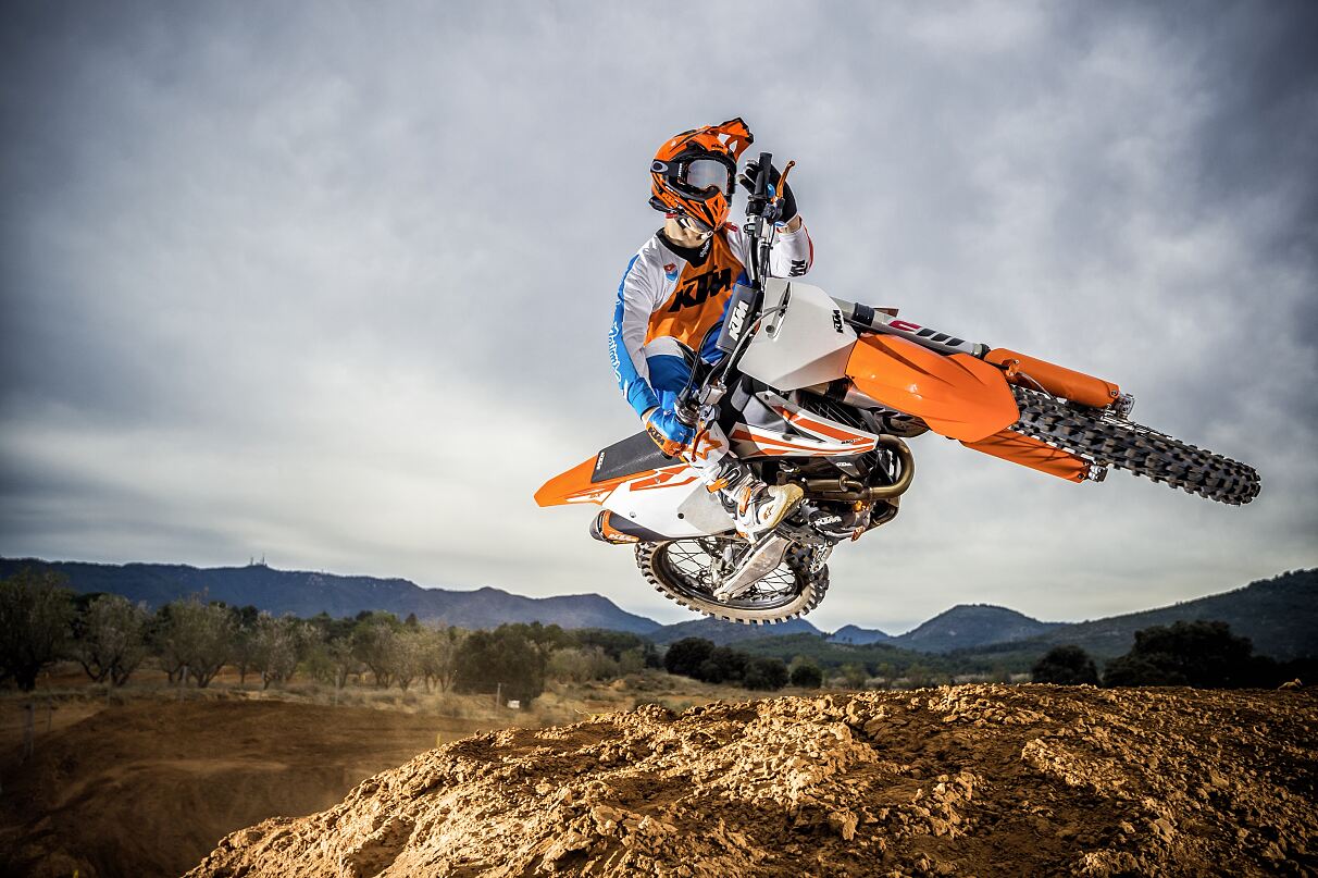 4-stroke_MY 2017_Action 03