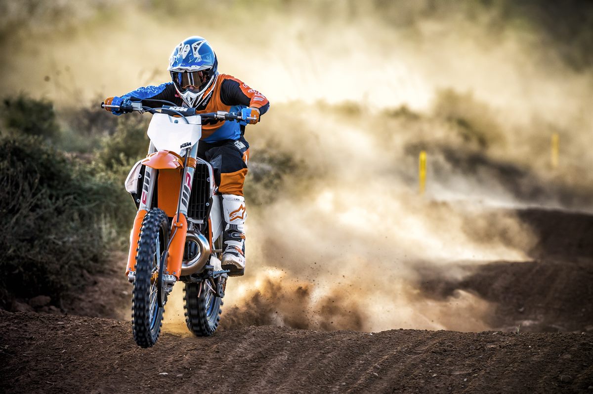 2-stroke_MY 2017_Action 03