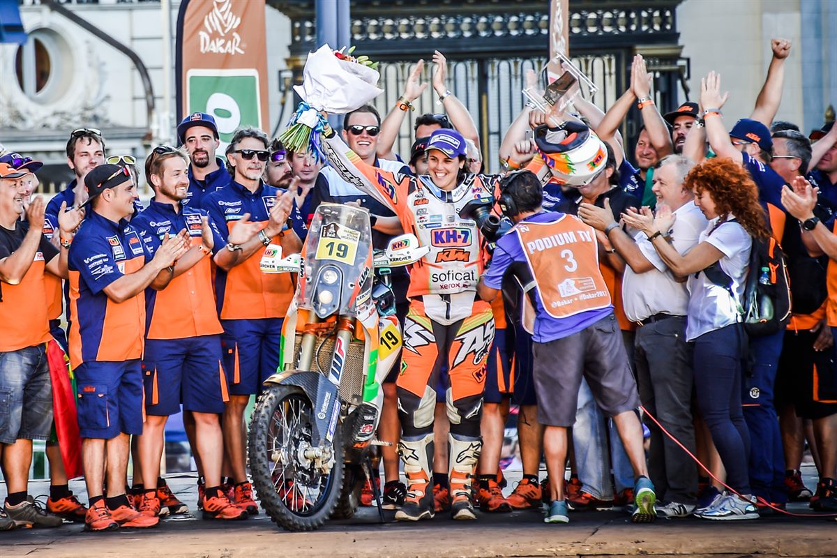 Laia Sanz & Team KTM 450 RALLY Podium Dakar 2017