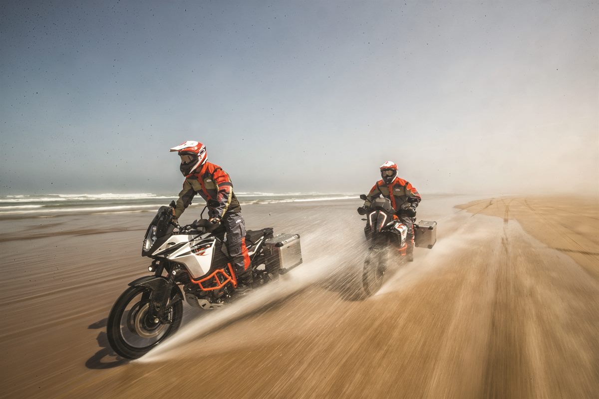 KTM 1290 S-ADV R_ KTM 1090 ADV R_Action 02