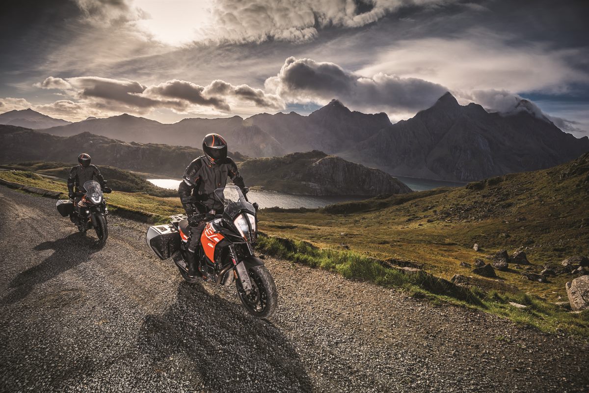 KTM 1090 ADV_KTM 1290 SADV S_Action 02