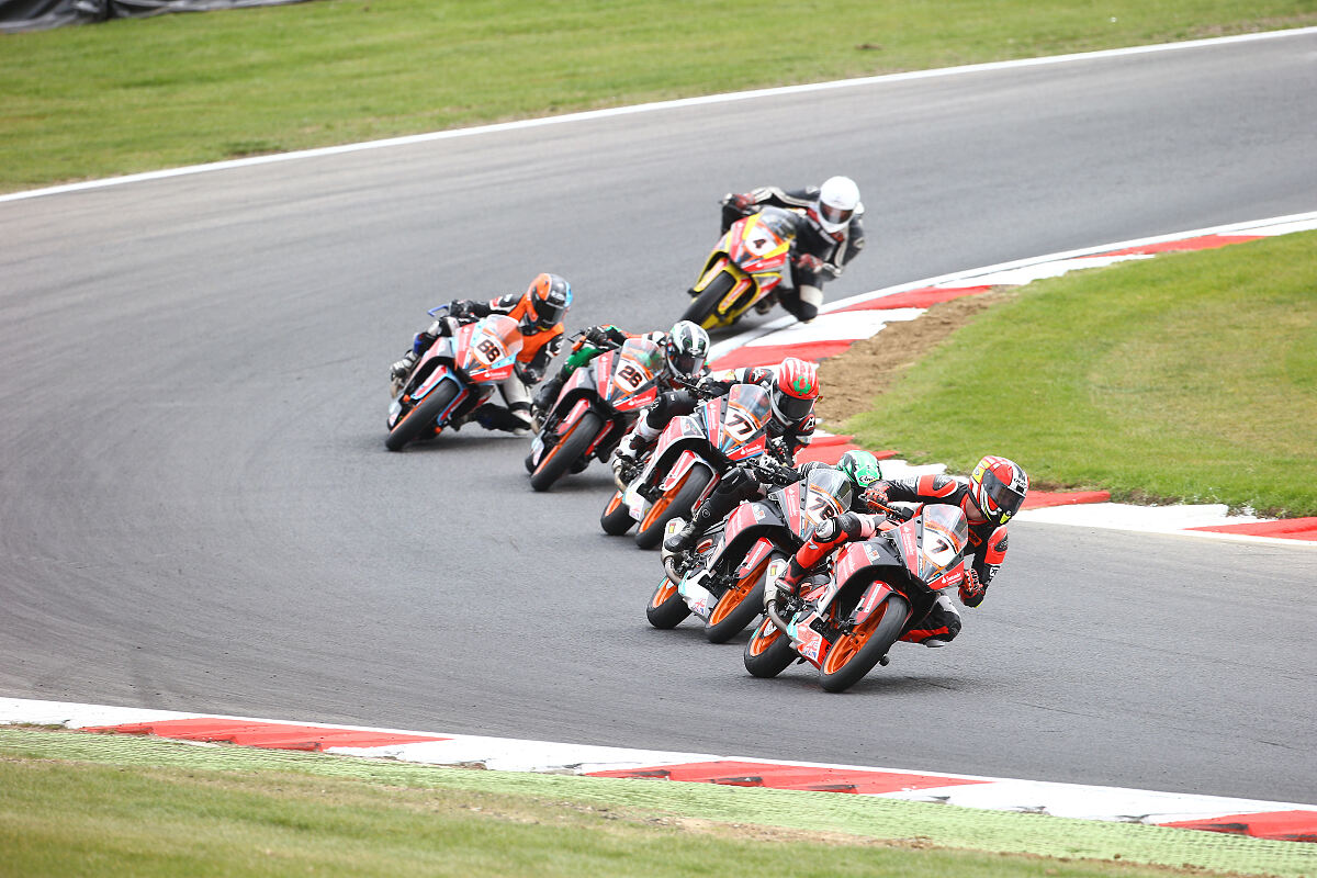 RC Cup Round 2 Brands Hatch - Race Action 2