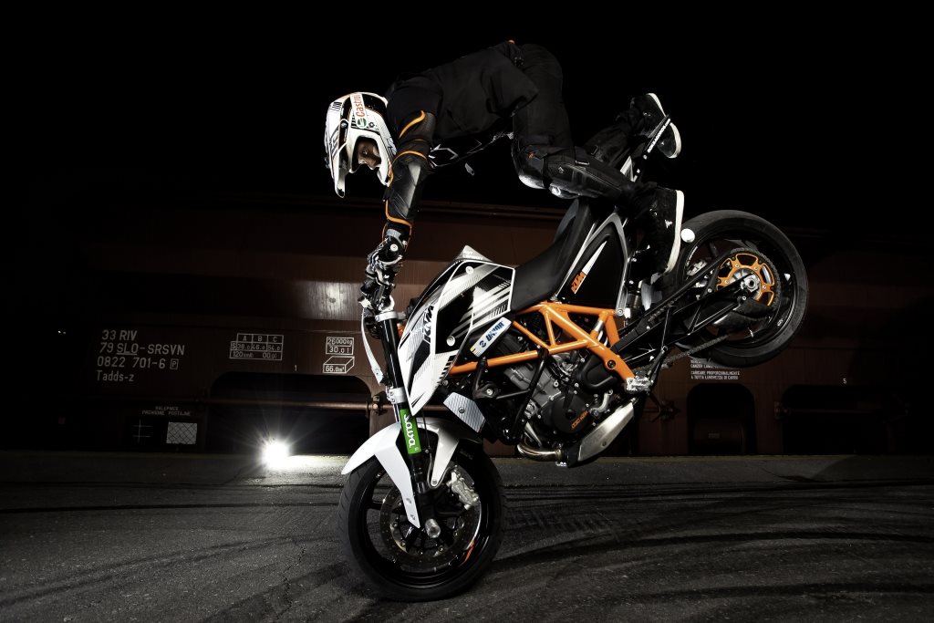 ROK BAGOROS AUF SEINER KTM 690 DUKE