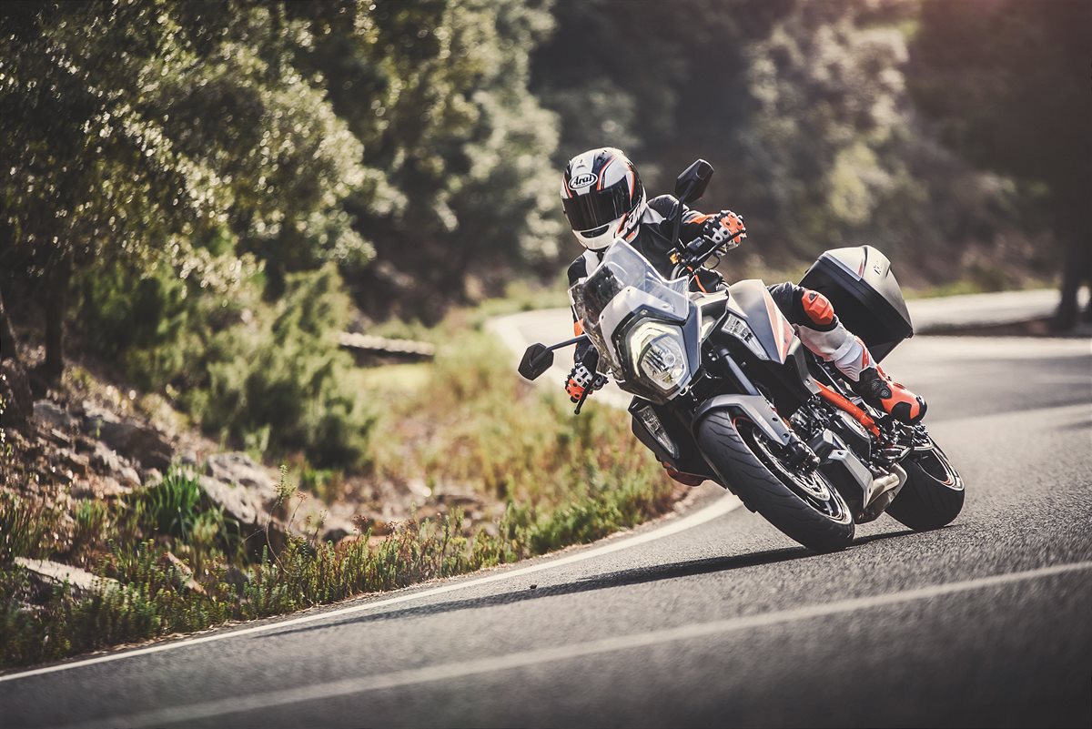 139486_1290 Super Duke GT MY 2016