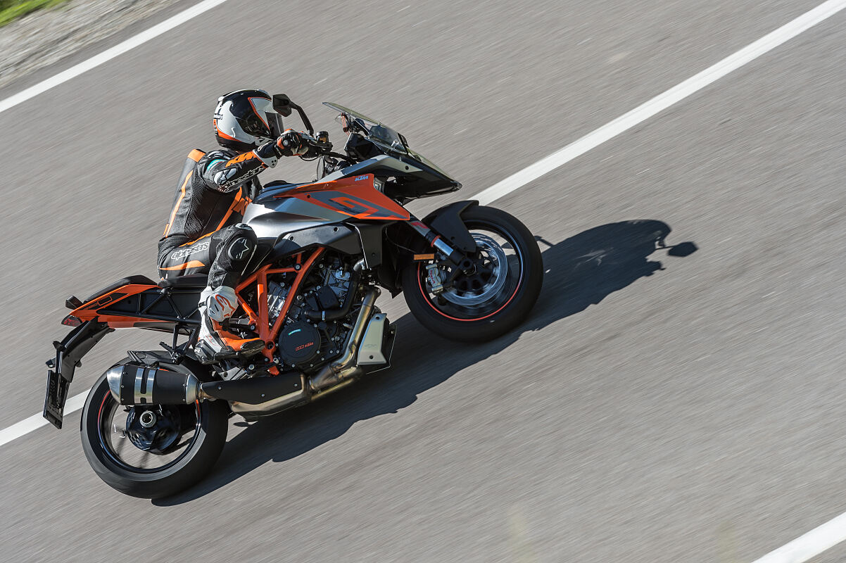KTM 1290 SUPER DUKE GT action 2
