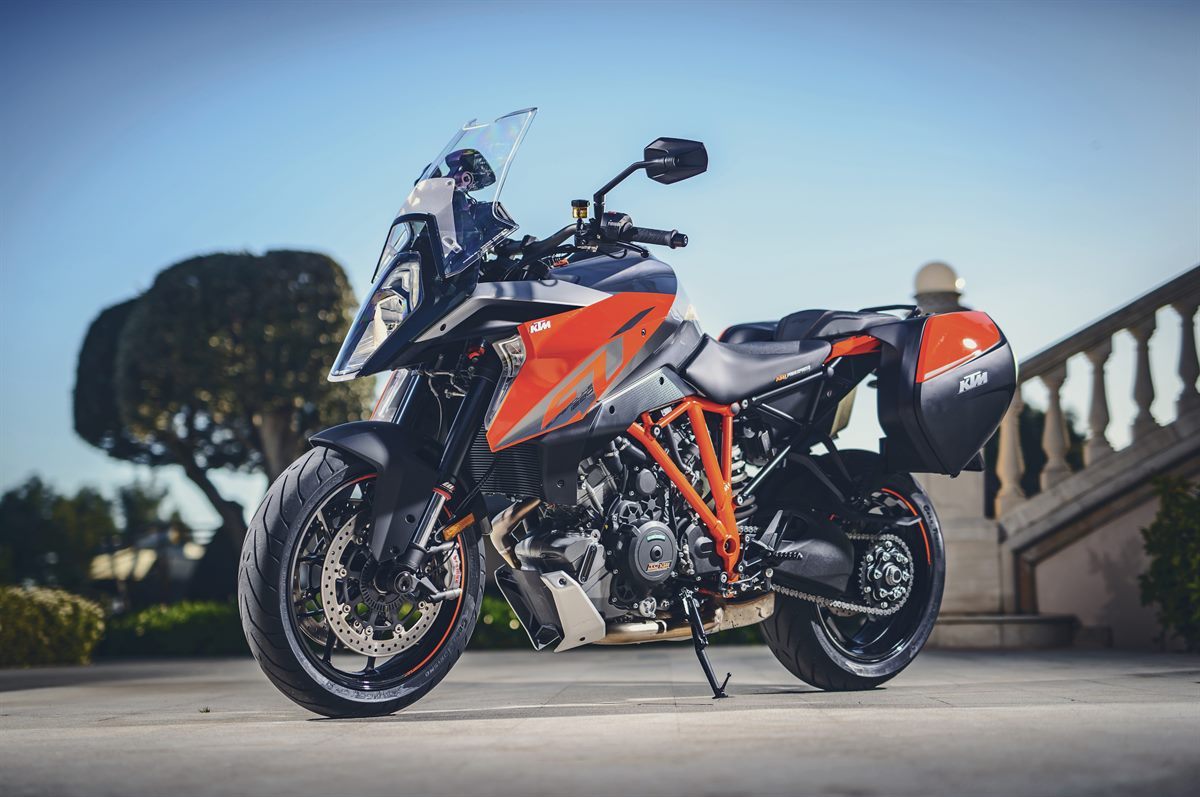 KTM 1290 SUPER DUKE GT Touring Package