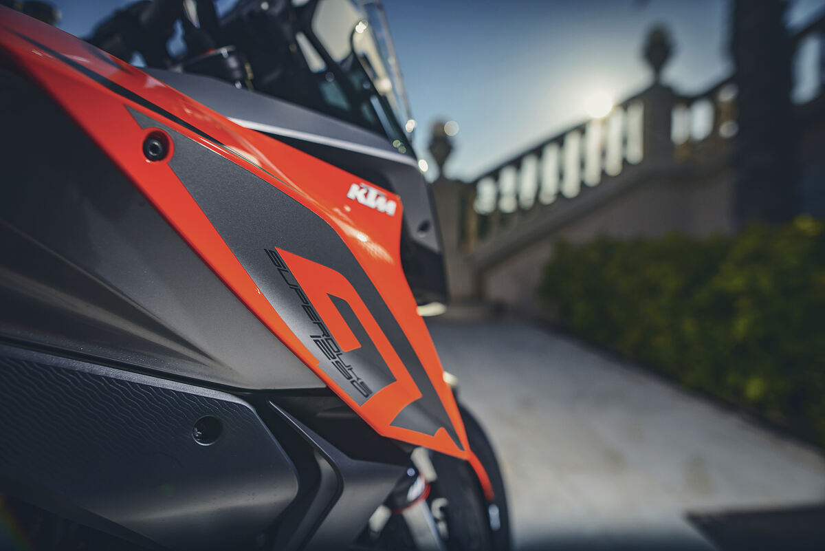 KTM 1290 SUPER DUKE GT tank detail