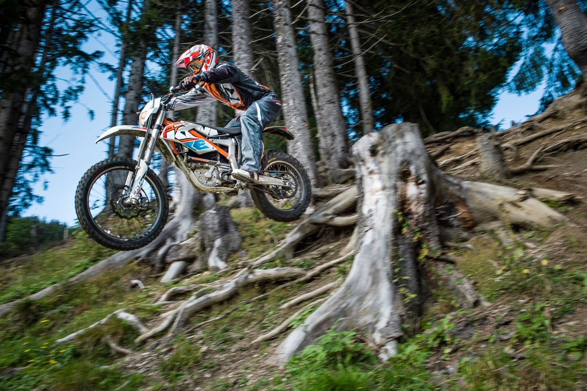 61829_KTM FREERIDE E-XC Action