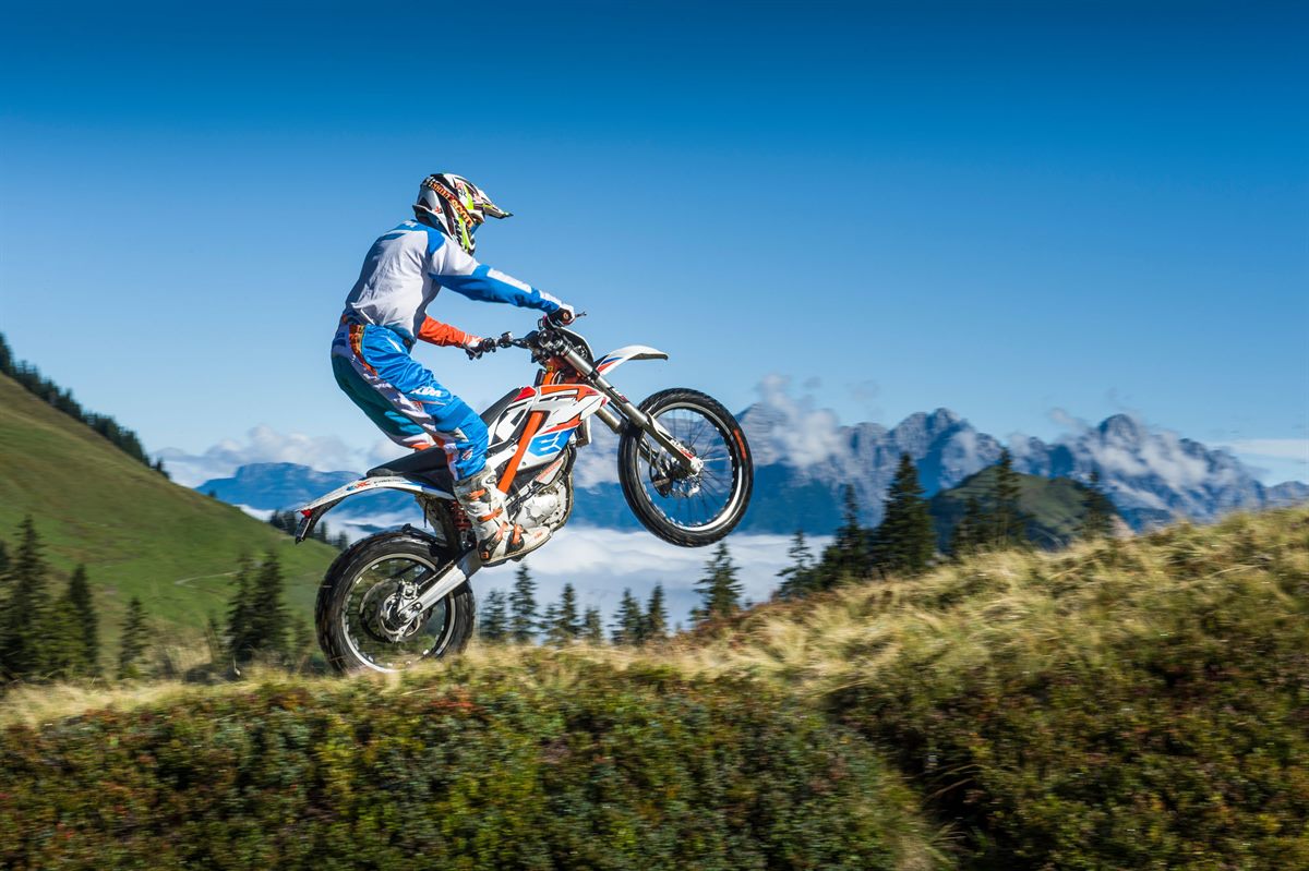 61806_KTM FREERIDE E-XC Action