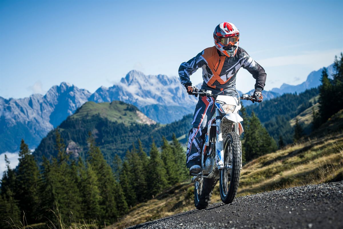 61796_KTM FREERIDE E-XC Action