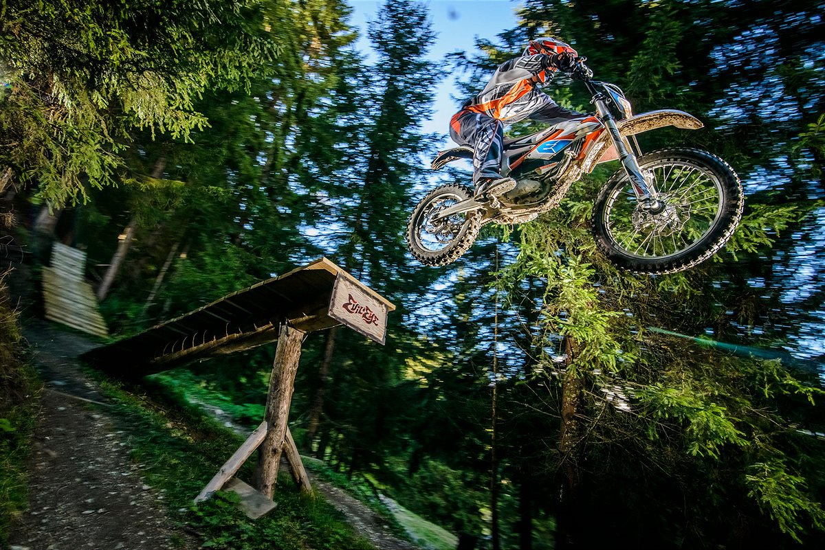 61758_KTM FREERIDE E-XC Action