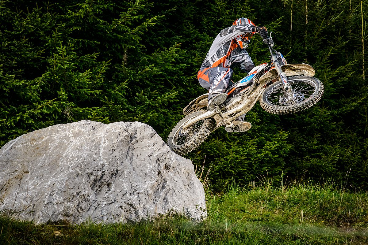 61756_KTM FREERIDE E-XC Action