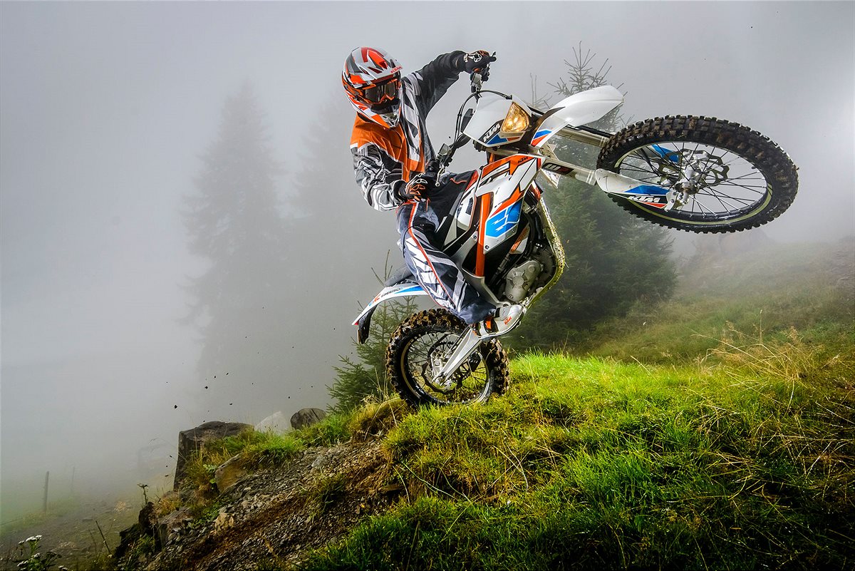 61743_KTM FREERIDE E-XC Action
