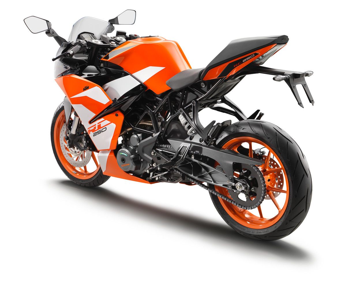 159743_KTM RC 250 left rear MY 2017 studio