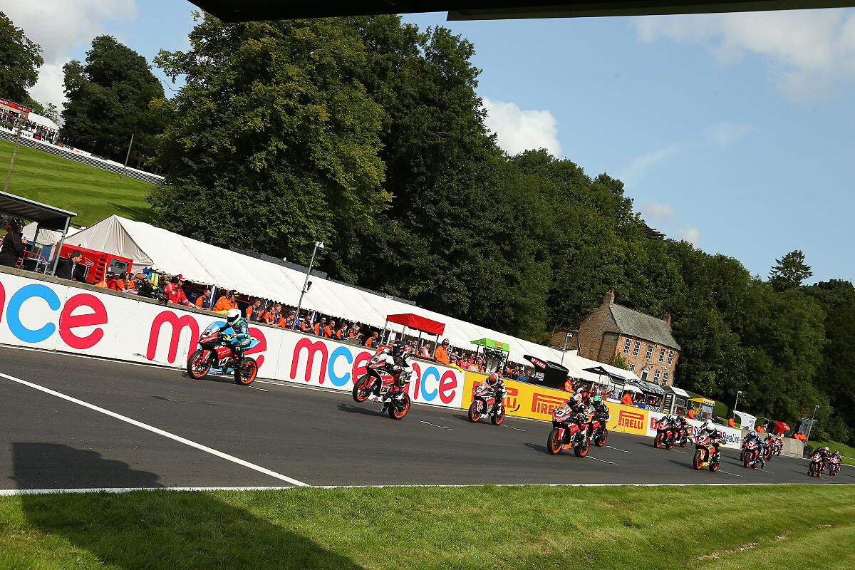 KTM RC Cup Cadwell Park race start