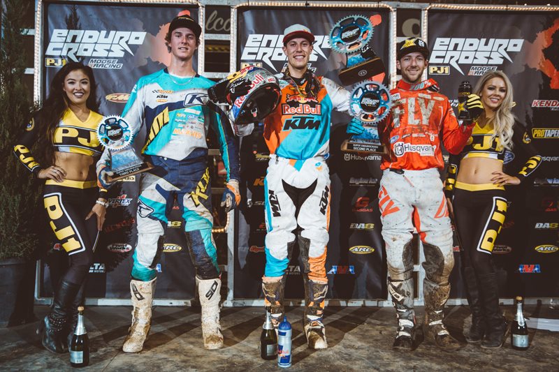 podium_lr