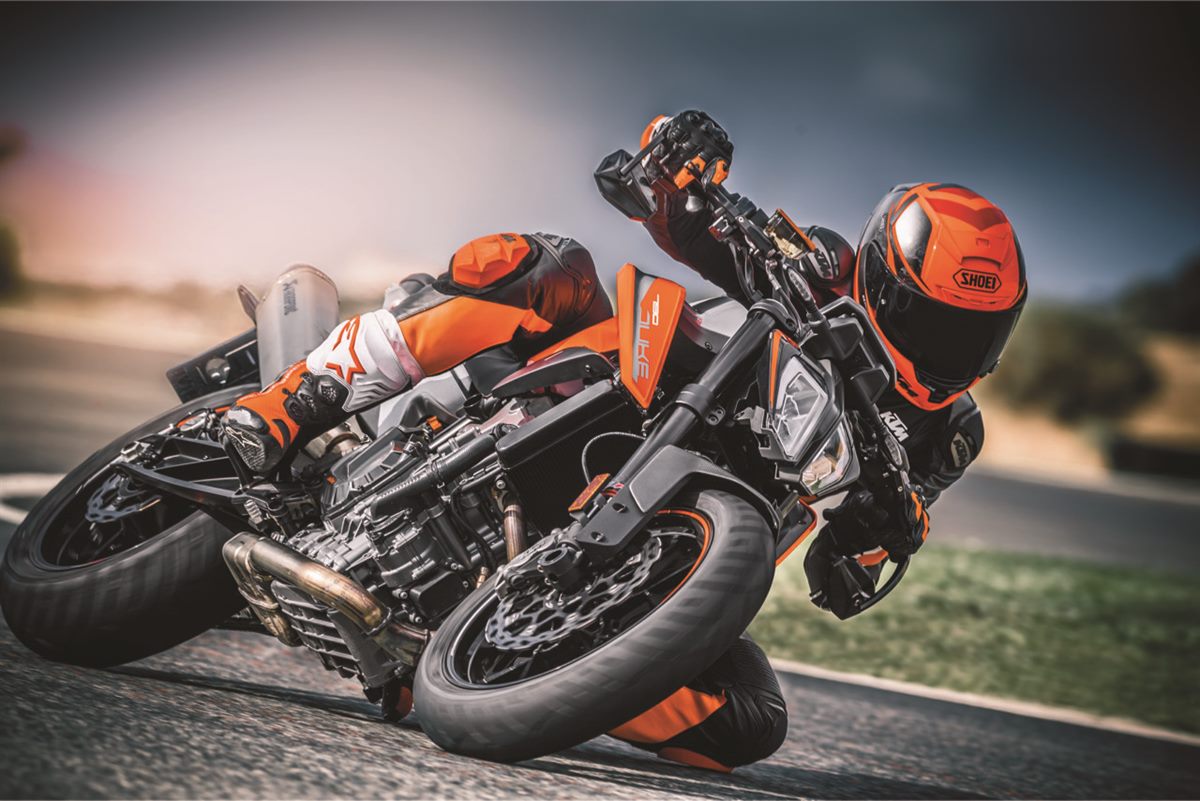 KTM 790 DUKE 2018 Action 1