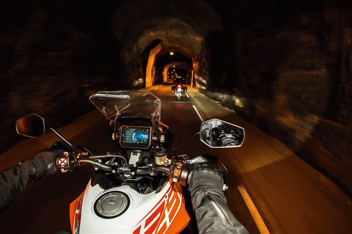 2018_KTM 1290 SUPER ADVENTURE S_Action_9