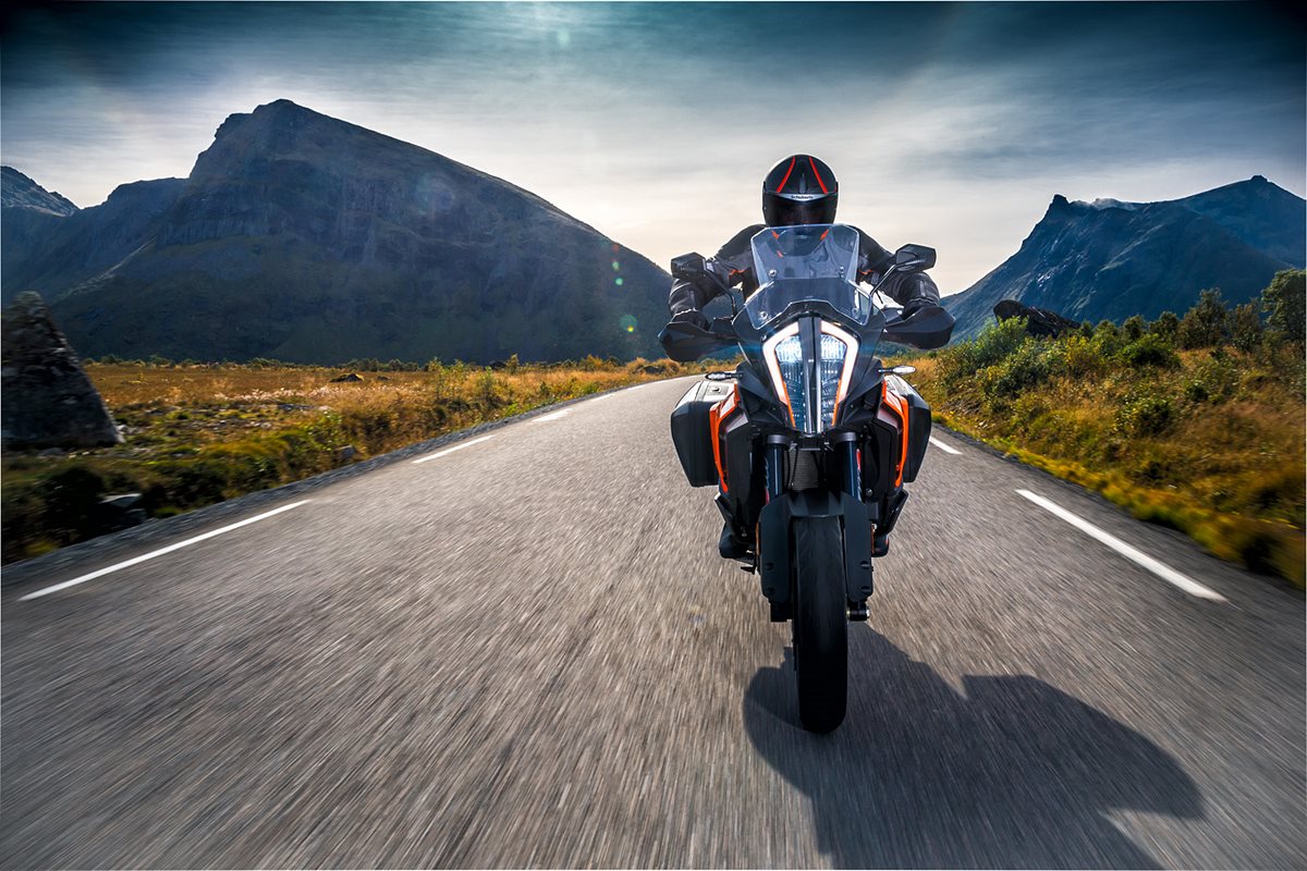 2018_KTM 1290 SUPER ADVENTURE S_Action