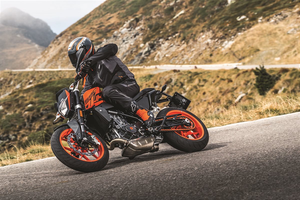 KTM 690 DUKE_Action 03