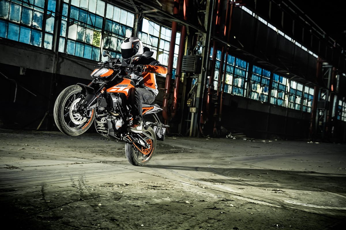 KTM 125 DUKE_Action 02