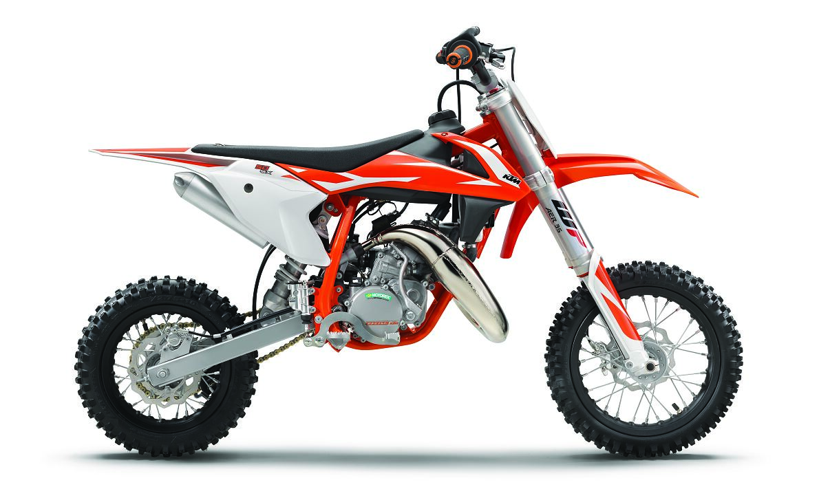 173567_KTM 50 SX 90 degree MY 2018 studio