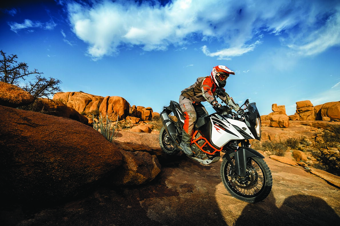 KTM 1090 ADVENTURE R_Action 05