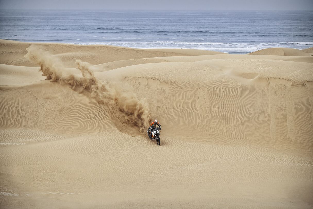 KTM 1090 ADVENTURE R_Action 02