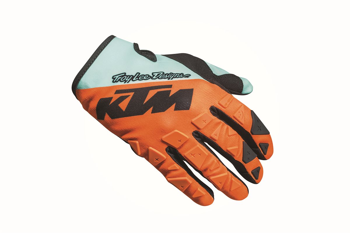 SE SLASH GLOVES_STUDIO