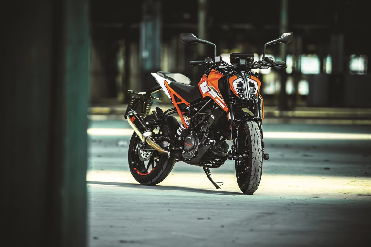 164726_KTM 125 Duke MY 2017