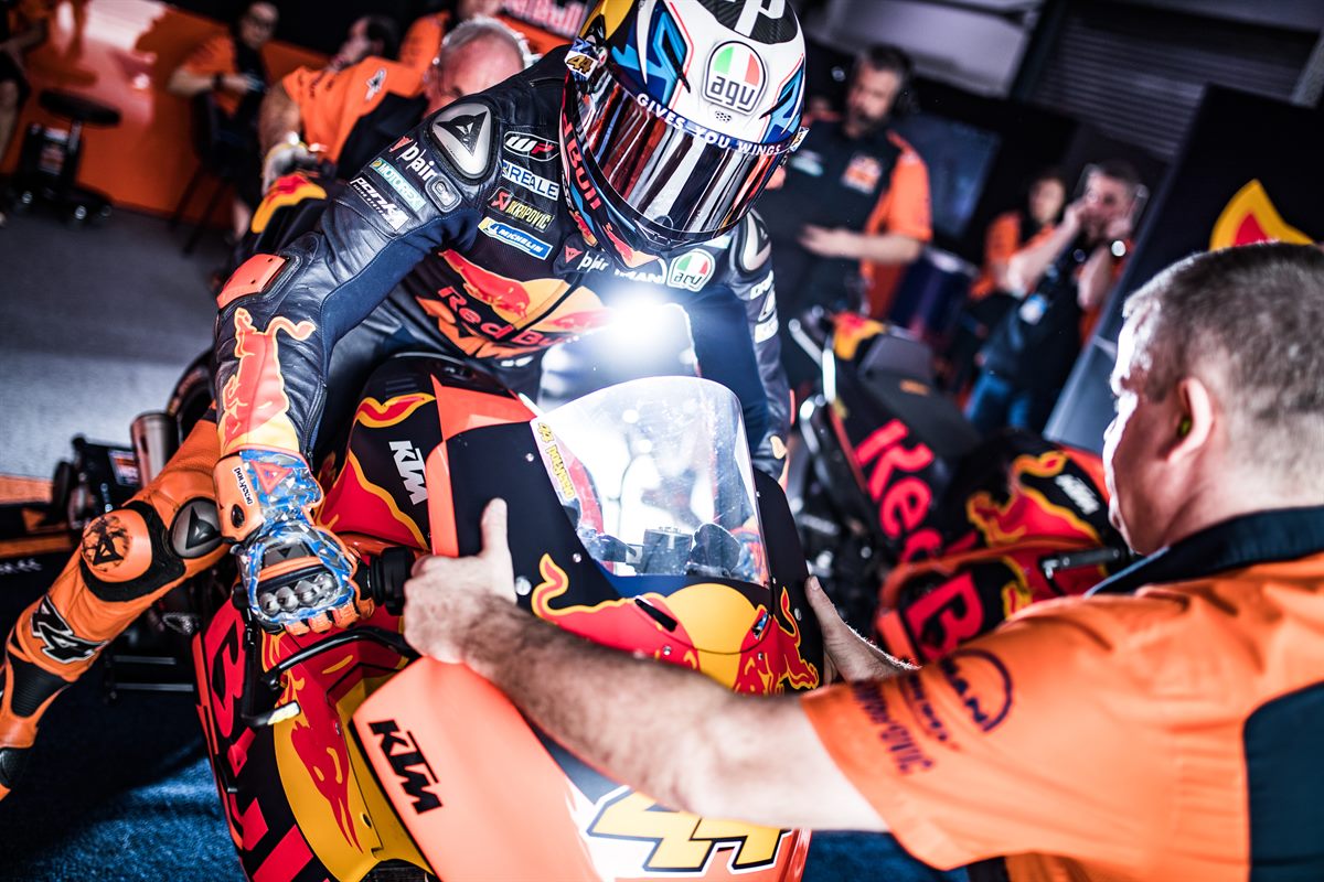 Pol Espargaro & Mechanic KTM RC16 Box Losail International Circuit 2018