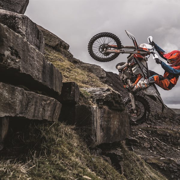 Action_KTM 300 EXC TPI SIX DAYS MY2019_03