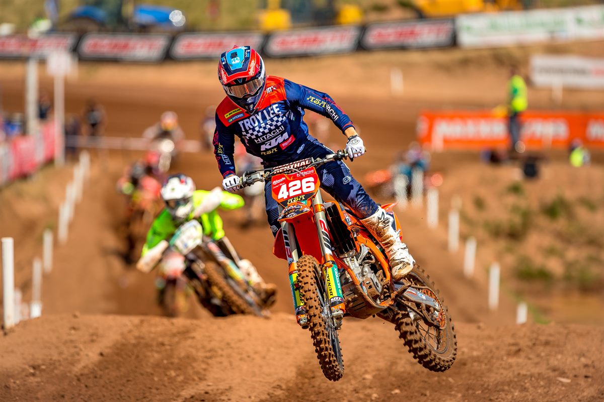 Mewse Race Action 1