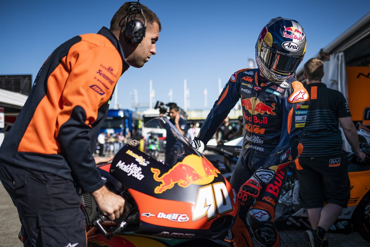 Darryn Binder & Mechanic KTM RC250 GP Pit Lane TT Circuit Assen 2018