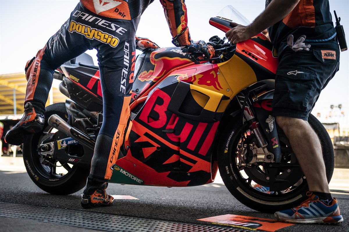 Pol Espargaro & Mechanic KTM RC16 Pit Lane TT Circuit Assen 2018