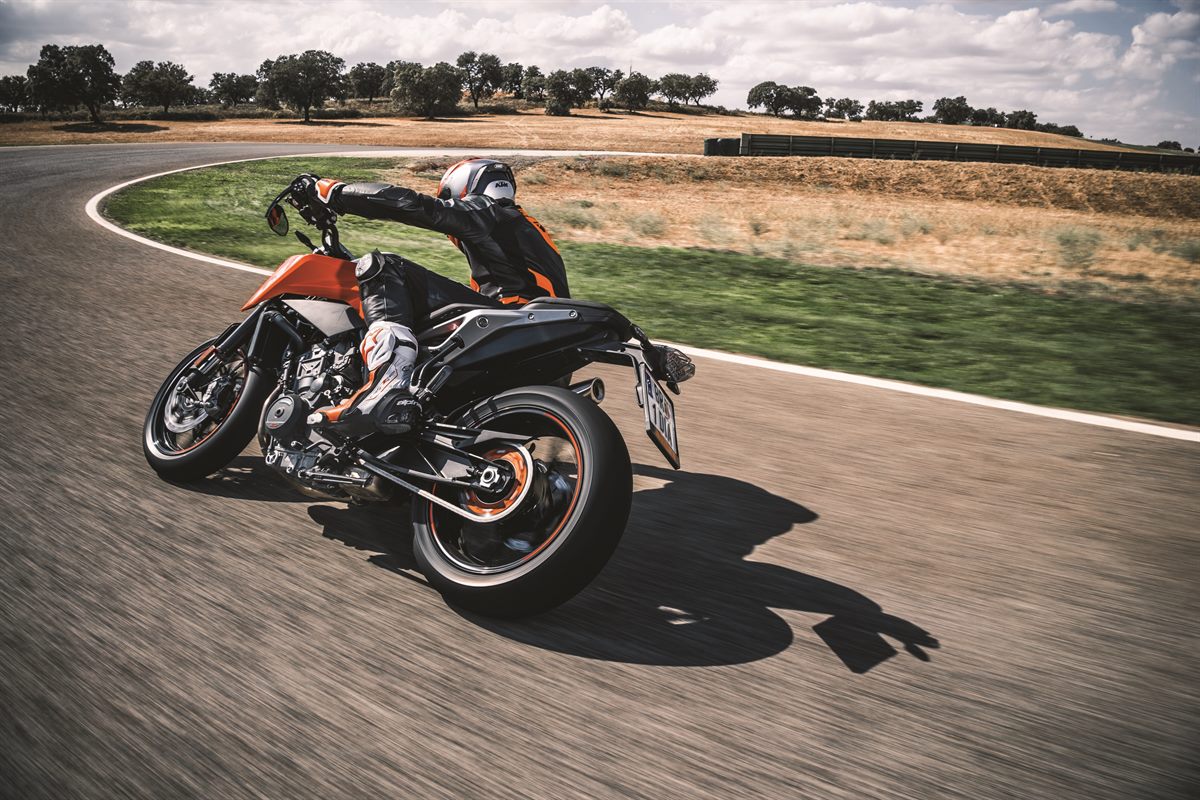 Action_KTM 790 DUKE MY2018_06