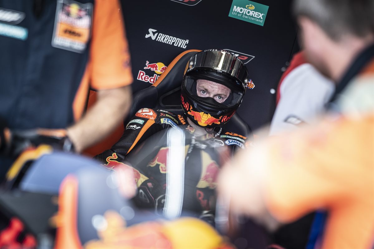 Bradley Smith & Staff KTM RC16 Pit Box Automotodromo Brno 2018